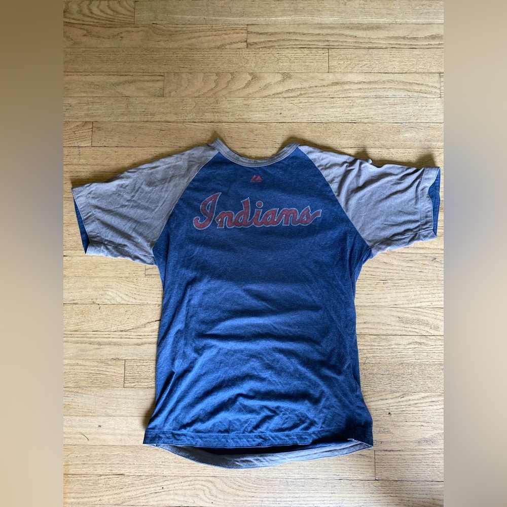 Indians T-shirt of legend Bob Feller